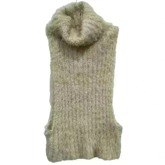 BLANC CLOTHING Turtle Neck Fuzzy Knit Sweater Sleeveless Open Side Size M - Picture 2 of 6